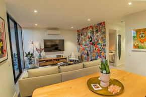 Funk in the City - Luxury Laneway Apartment with Single Garage, Christchurch